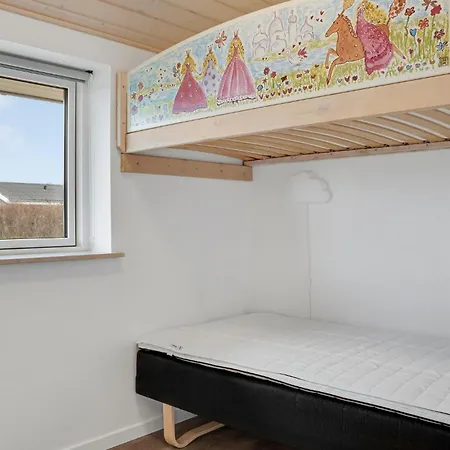 4 Bedroom Gorgeous In Holiday home