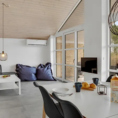 Holiday home 4 Bedroom Gorgeous In Bogo By