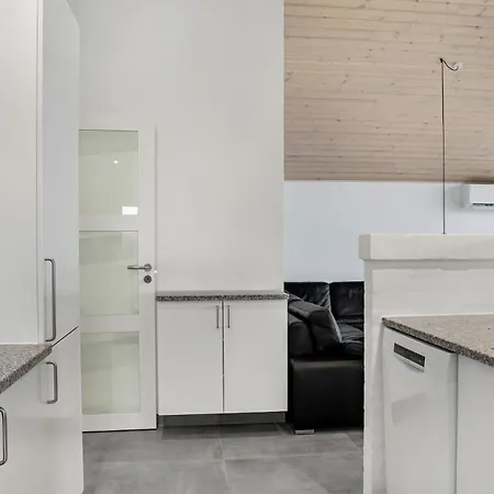 4 Bedroom Gorgeous In Holiday home