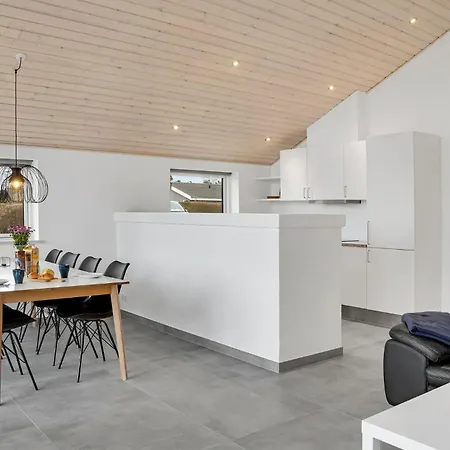 Holiday home 4 Bedroom Gorgeous In *