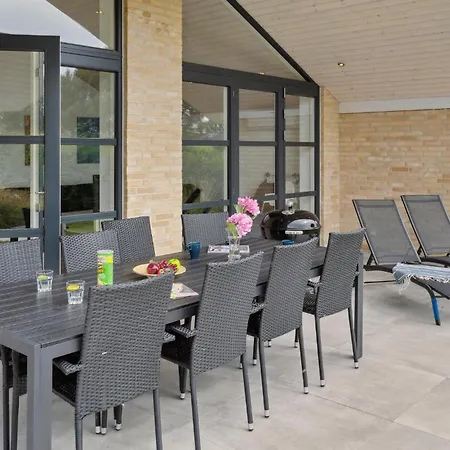4 Bedroom Gorgeous In Holiday home Bogo By