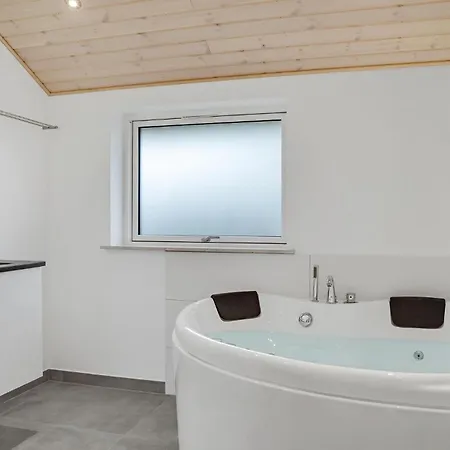 4 Bedroom Gorgeous In *